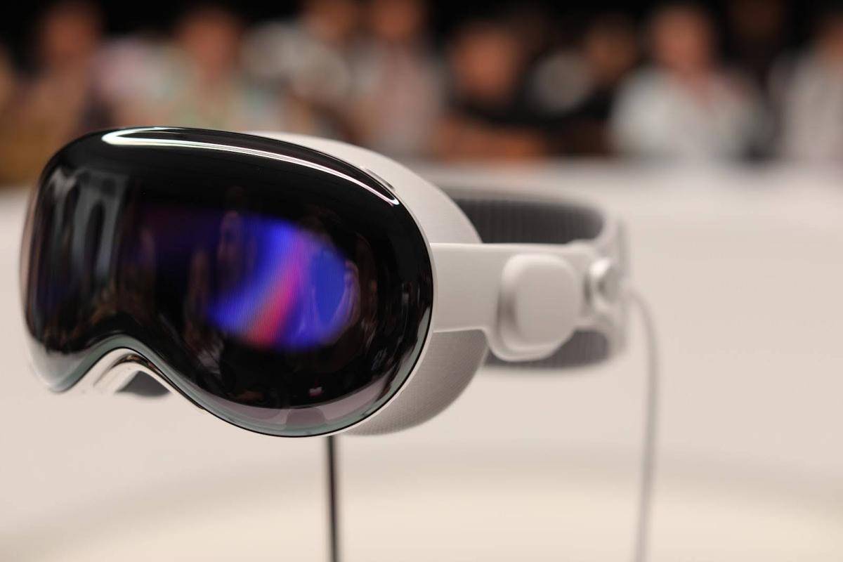 Apple Vision Pro Exec Leaving for OpenAI