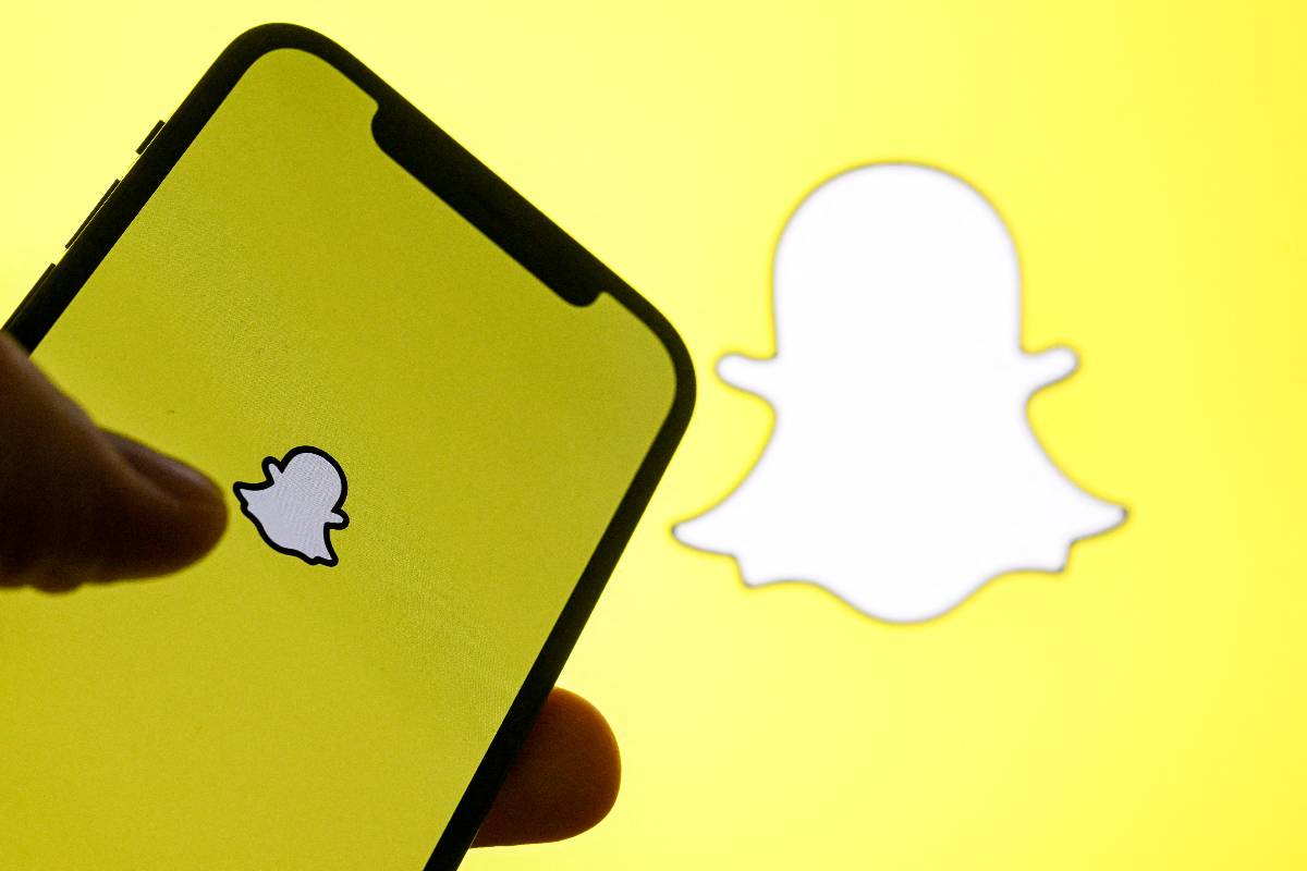 Snapchat Halts Rewards for Fully AI-Generated Spotlight Content