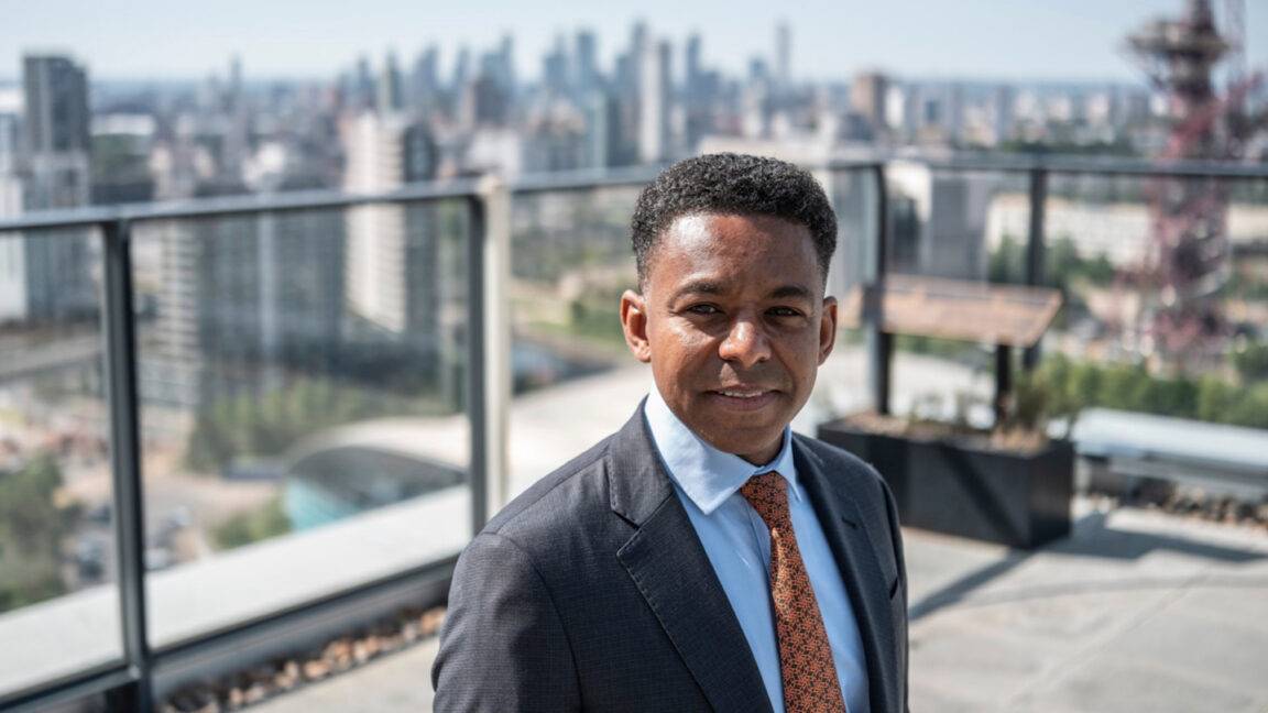 UK Regulator Warns of AI Arms Race in Financial Services